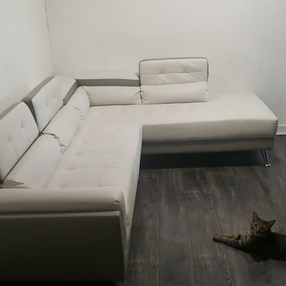 White and grey modern liningroom